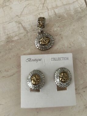 Set of clip earring & pendant gold tone & silver tone